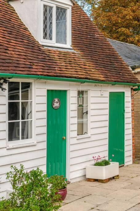 Cozy One-Bedroom Cottage In Great Tey Exteriör bild