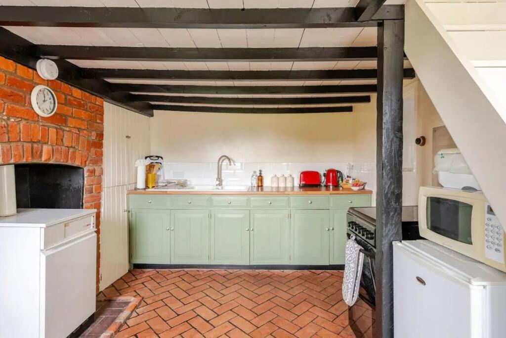 Cozy One-Bedroom Cottage In Great Tey Exteriör bild