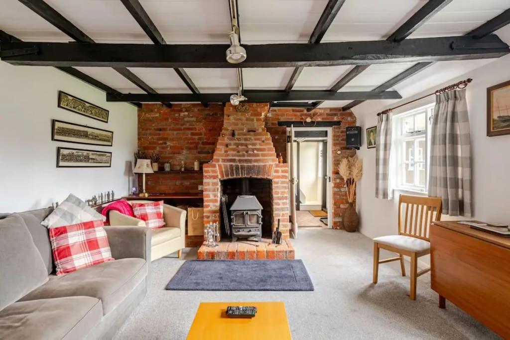 Cozy One-Bedroom Cottage In Great Tey Exteriör bild