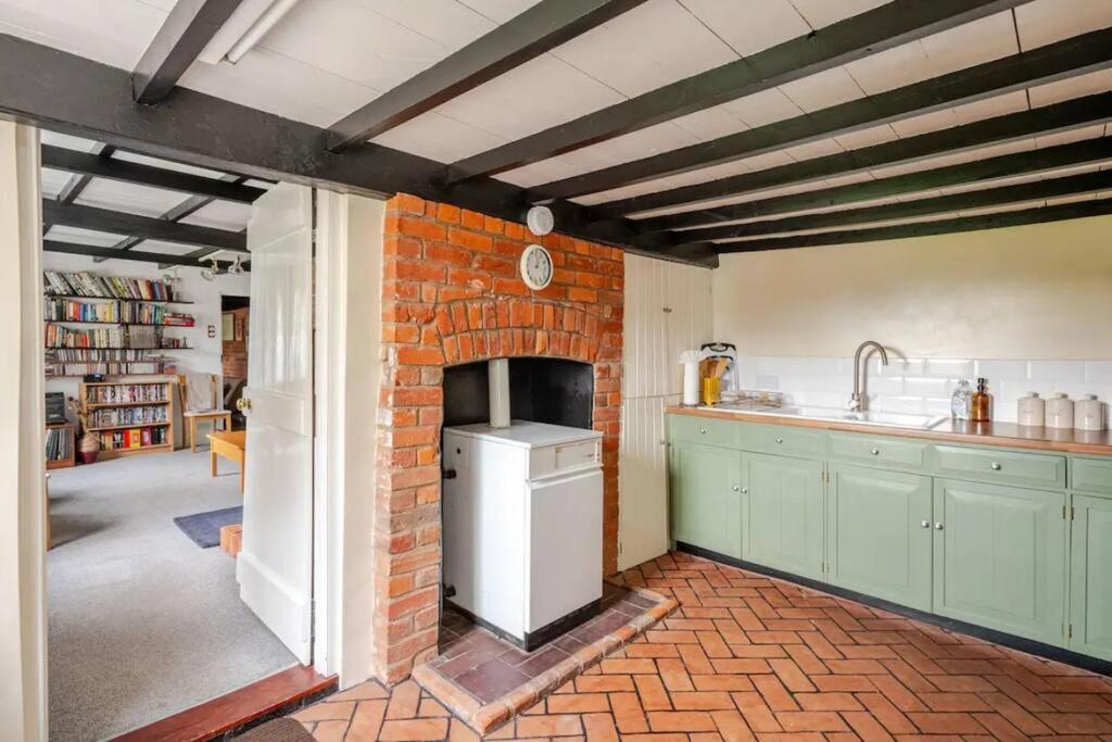 Cozy One-Bedroom Cottage In Great Tey Exteriör bild