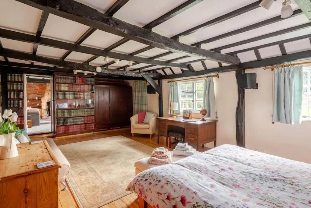 Cozy One-Bedroom Cottage In Great Tey Exteriör bild